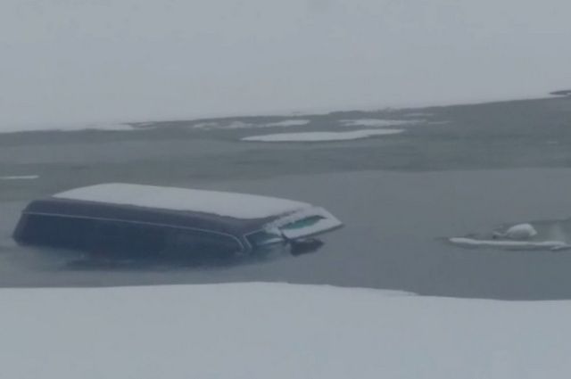 В Хабаровском крае в реке Кур утонул внедорожник