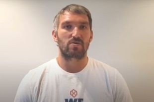 В матче с «Нью-Йорк Айлендерс» (3:1) россиянин отметился голом и результативной передачей, внеся решающий вклад в успех «столичных».