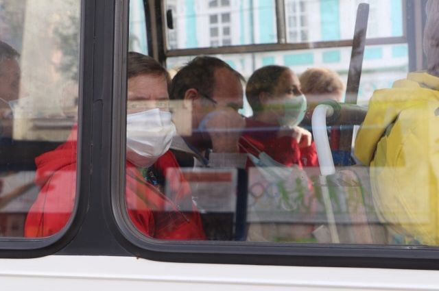 Власти Ростова провели рейд против людей без масок в автобусах