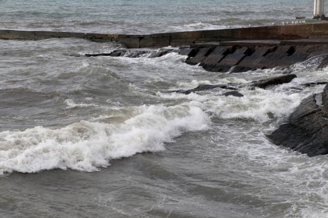 В районе пляжа санатория «Салют» в Сочи обнаружено тело утонувшего мужчины