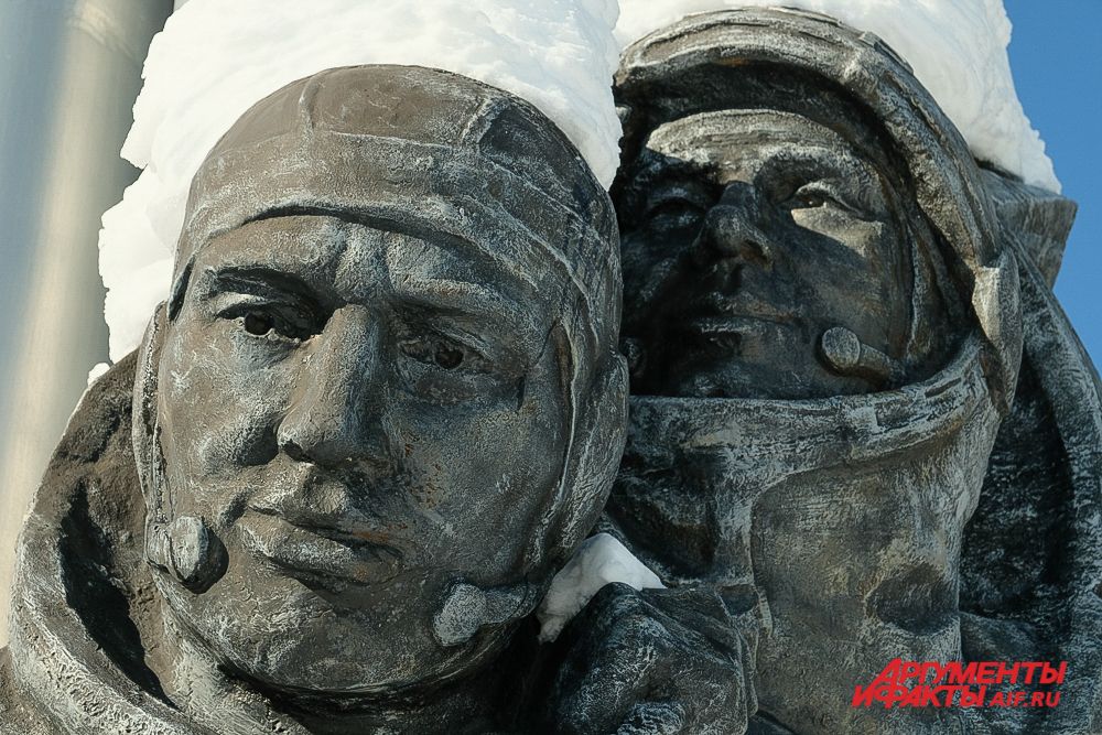 Памятный комплекс в честь космонавтов Беляева и Леонова в Усолье.