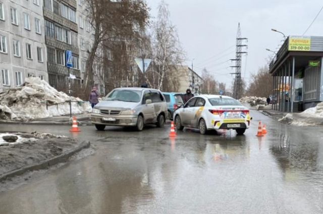 11-летняя девочка пострадала в ДТП с участием такси в Новосибирске