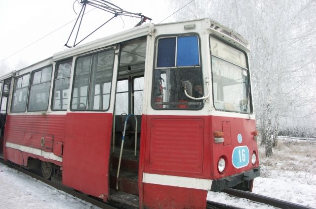 В Барнауле водителю и кондуктору пришлось догонять уехавший трамвай