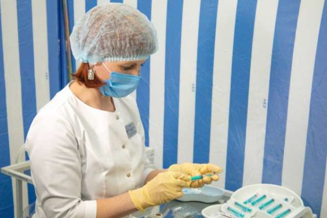 Бесплатная вакцинация от коронавируса в ТРК продолжится в Челябинске