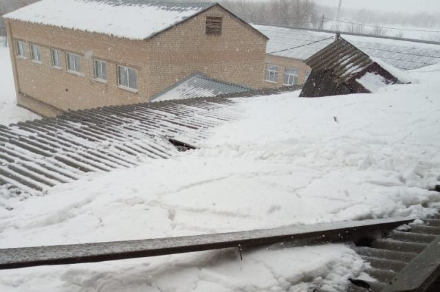 В Оренбуржье озвучили сроки восстановления рухнувшей кровли школы.