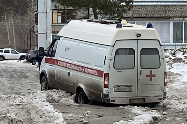 Скорая помощь застряла в слякоти и не попала к больному в Новосибирске