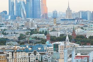Балчуг станет зеленее: там будет больше газонов, цветников и деревьев. Планируют посадить липы, красные клёны, вязы и яблони. Появятся променад и зоны отдыха у воды.