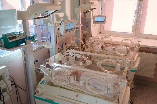 Челябинские врачи спасли недоношенного младенца с врождённым менингитом