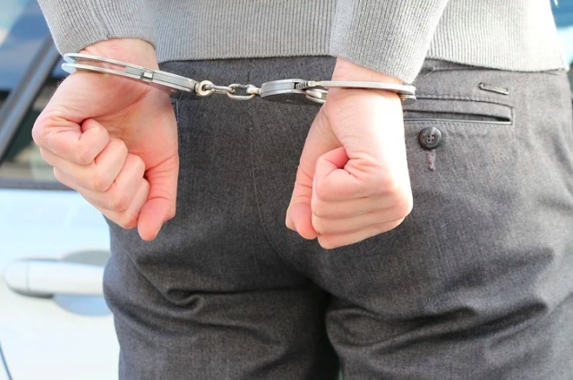 В Ялте задержали двух мужчин, находившихся в федеральном розыске