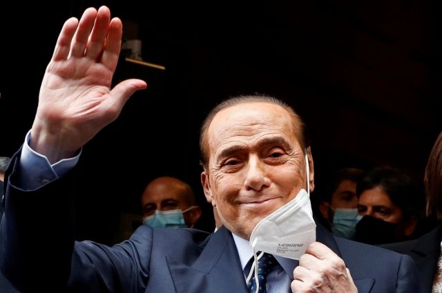Экс-премьера Италии Берлускони выписали из больницы