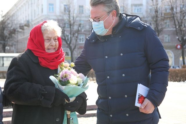Мария Колтакова с мэром Воронежа Вадимом Кстениным. 