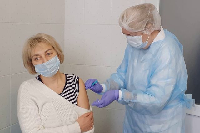 Более 93 тысяч человек вакцинировали от COVID в Новосибирской области