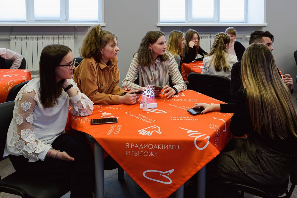 Узнавая новое через общение с учеными и преподавателями ВУЗов, ребята задумываются о будущей профессии.