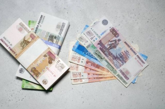 Жительница Саратова украла деньги из банкомата