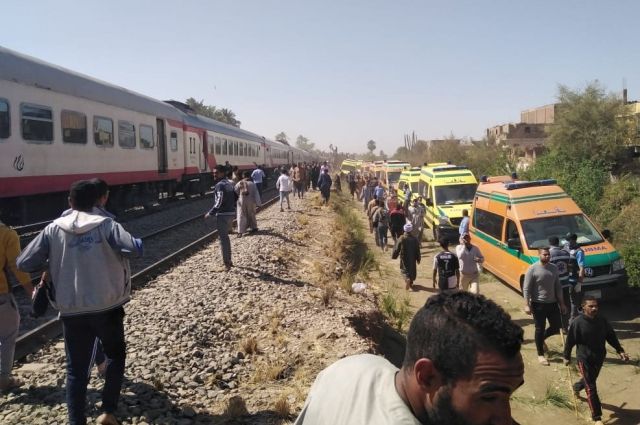 Власти Египта сообщили о гибели 19 человек при столкновении поездов