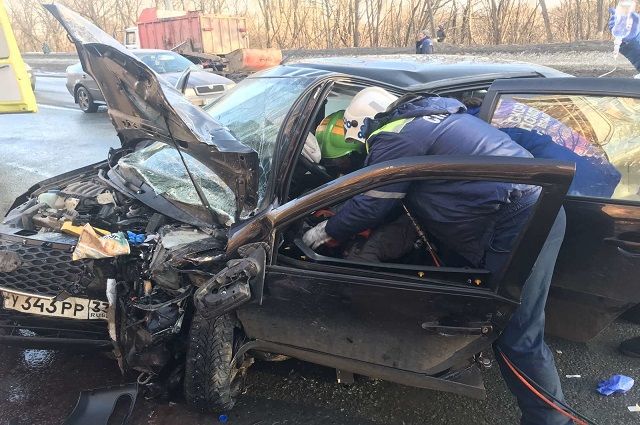 Во Владимире спасатели деблокировали из легковушки пострадавшего в ДТП
