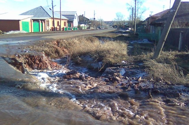  Специалисты ведомства обследовали и определили участки дорог, которые в первую очередь могут пострадать от подъема воды в реках