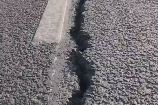 В Ярославской области треснула дорога, отремонтированная полгода назад
