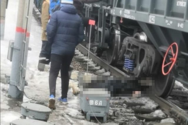 Поезд насмерть сбил женщину в Новосибирске