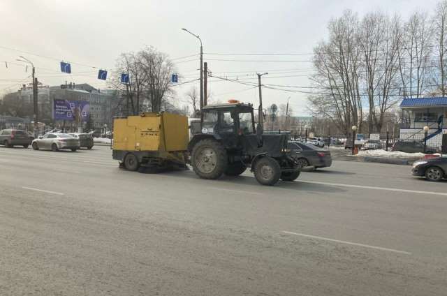 Подрядчики начали использовать пылесосы на улицах Челябинска