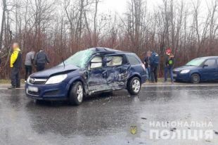 В Черновицкой области столкнулись два автомобиля: есть жертвы.