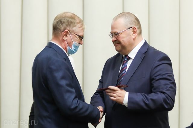 Мельниченко вручил удостоверения советникам губернатора Пензенской области