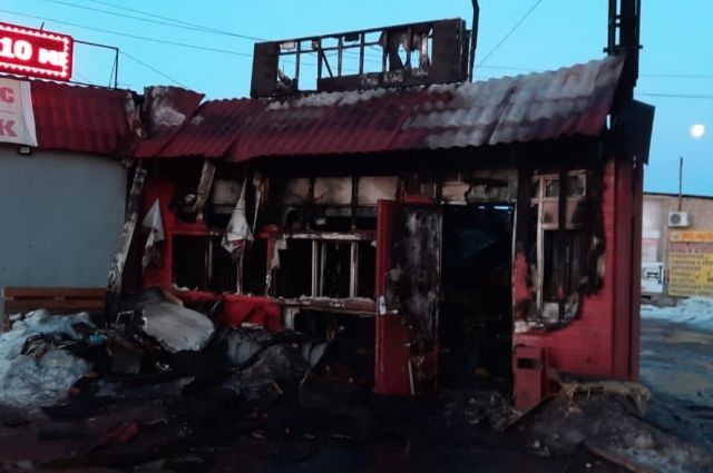 В Саратове сгорела шиномонтажка на Усть-Курдюмском шоссе