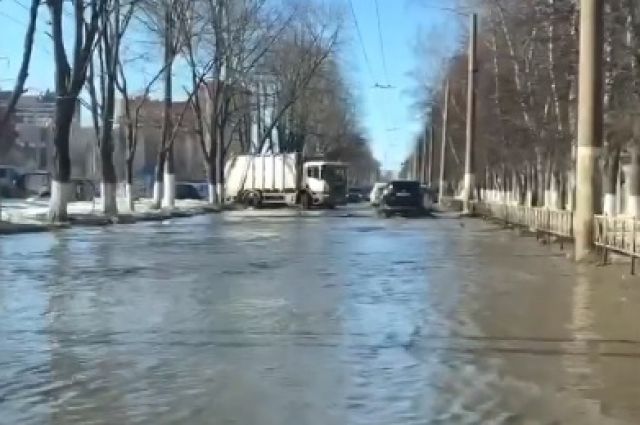 Рязань затопило торговый городок. Рязань торговый городок разлив. Потоп у 76 школы Рязань. Магазин драйвер Рязань затопило. Потоп в городе Пензе 2 Ташкентский проезд.