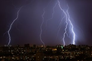 Синоптики прогнозируют первые грозы в апреле