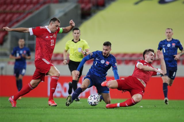 Игра в обнимашки. Сборная России проиграла Словакии в отборе ЧМ-2022