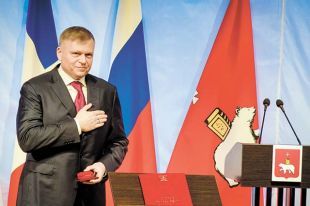 По правилам, полномочия мэра начинаются с момента принесения присяги.