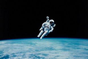 В SpaceX назвали имена первых туристов, которые полетят в космос