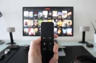 Режиссером картины выступил Николай Хомерики, известный по фильмам «Ледокол», «Селфи» и «Девятая».