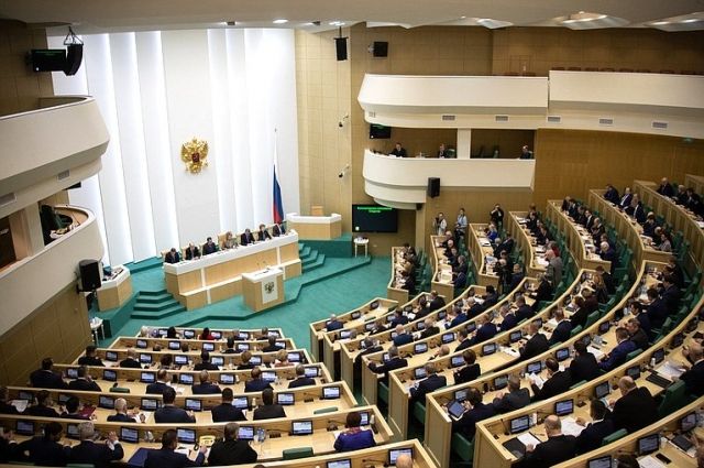 СФ досрочно прекратил сенаторские полномочия Олега Мельниченко