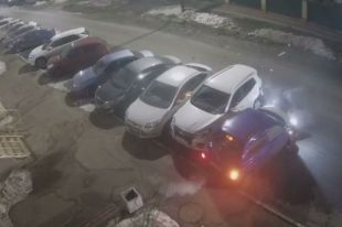 На улице Карагандинской в Оренбурге произошла авария.