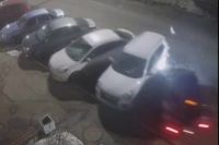 В Оренбурге легковой автомобиль столкнулся с 4 машинами.