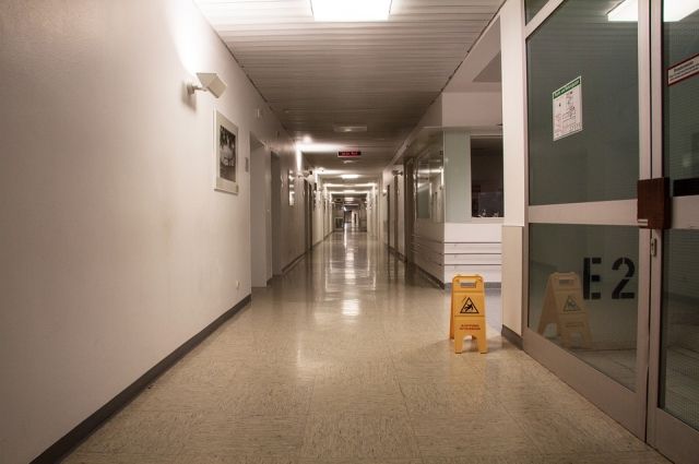 Два отделения Омской клинической больницы закрыли на карантин по COVID-19