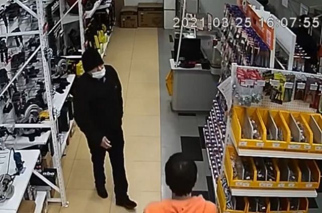 Полиция Тольятти разыскивает магазинного вора