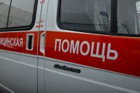 В Новотроицке прохожие вытолкали застрявшую в глубокой колее «скорую» с пациенткой.