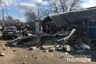 В Киеве на территории частного дома произошел взрыв: детали