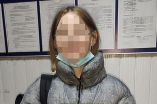 В Киеве 18-летняя мошенница продавала фальшивые спецпропуска в транспорт