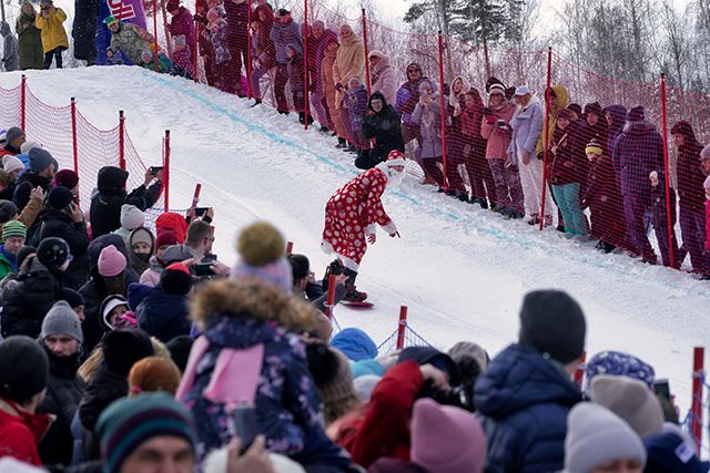Лыжники и сноубордисты закрыли сезон в «Уктусе» падением в бассейн