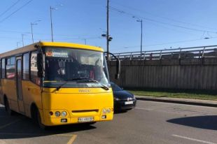 В Киеве водителей маршруток штрафуют за пассажиров без спецпропусков