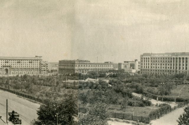Сквер на площади Революции в Челябинске, 1950-е годы.