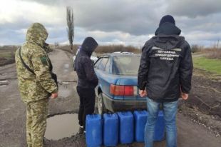 В Одесской области задержали автомобиль с контрафактным алкоголем.