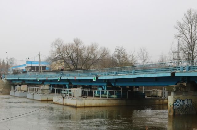 В Брянске закрыли понтонный мост через реку Десну