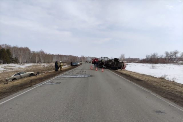 Два водителя и пассажир пострадали в ДТП на дороге «Омск – Нижняя Омка»