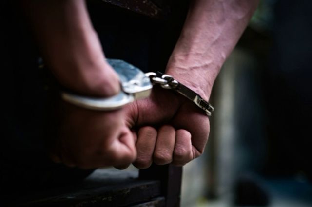 Подозреваемого в педофилии таксиста задержали в Магадане