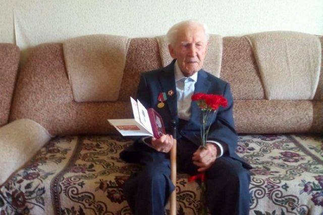 104-летнего челябинца, победившего COVID-19, выписали из больницы