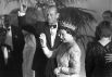 Королева Елизавета II и принц Филипп, герцог Эдинбургский, на приеме в замке Шарлоттенбург 26 мая 1987 года. Британская королева и ее муж находились в Берлине с двухдневным визитом по случаю 750-летия Берлина.